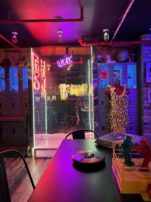 Bar Gaythering by null