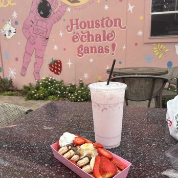 Tsopelli Bakery - Mini gorditas de nata with strawberries, bananas, Nutella and lechera.  Fresa leche - Desserts Near Me - Houston, Texas