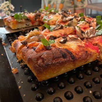 Good Pie - Sicilian style cheese with mushrooms and caramelized onions - Pizza Near Me - Las Vegas, Nevada Good Pie - Sicilian style cheese with mushrooms and caramelized onions - Pizza Near Me - Las Vegas, Nevada