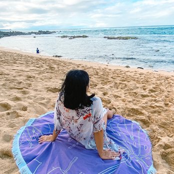 Beach At Mama's Fish House - Enjoying the view - Beaches Near Me - Paia, Hawaii Beach At Mama's Fish House - Enjoying the view - Beaches Near Me - Paia, Hawaii