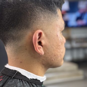 Hugo’s Barbershop - Textured top with a soft fade and clean taper. Balanced, natural, and easy to style. - Barbers Near Me - Seattle, Washington Hugo’s Barbershop - Textured top with a soft fade and clean taper. Balanced, natural, and easy to style. - Barbers Near Me - Seattle, Washington
