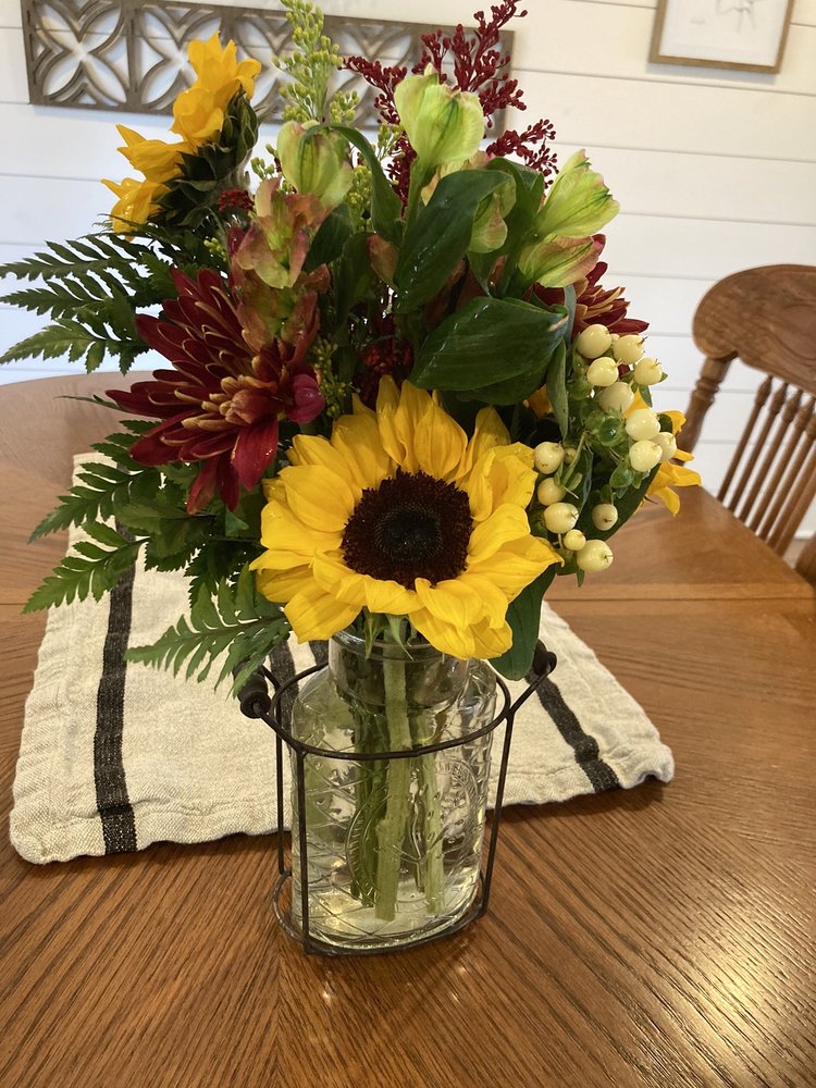 BRANTLEY FLOWERS & GIFTS Updated August 2024 512 N 14th Ave, Durant