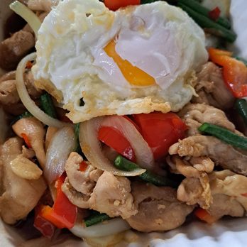 Siam Street food - Pad Kapao (basil chicken) - Food Trucks Near Me Siam Street food - Pad Kapao (basil chicken) - Food Trucks Near Me