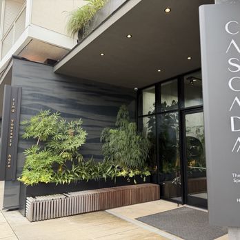 Cascada - Close front entrance. - Hotels Near Me - Portland, Oregon Cascada - Close front entrance. - Hotels Near Me - Portland, Oregon