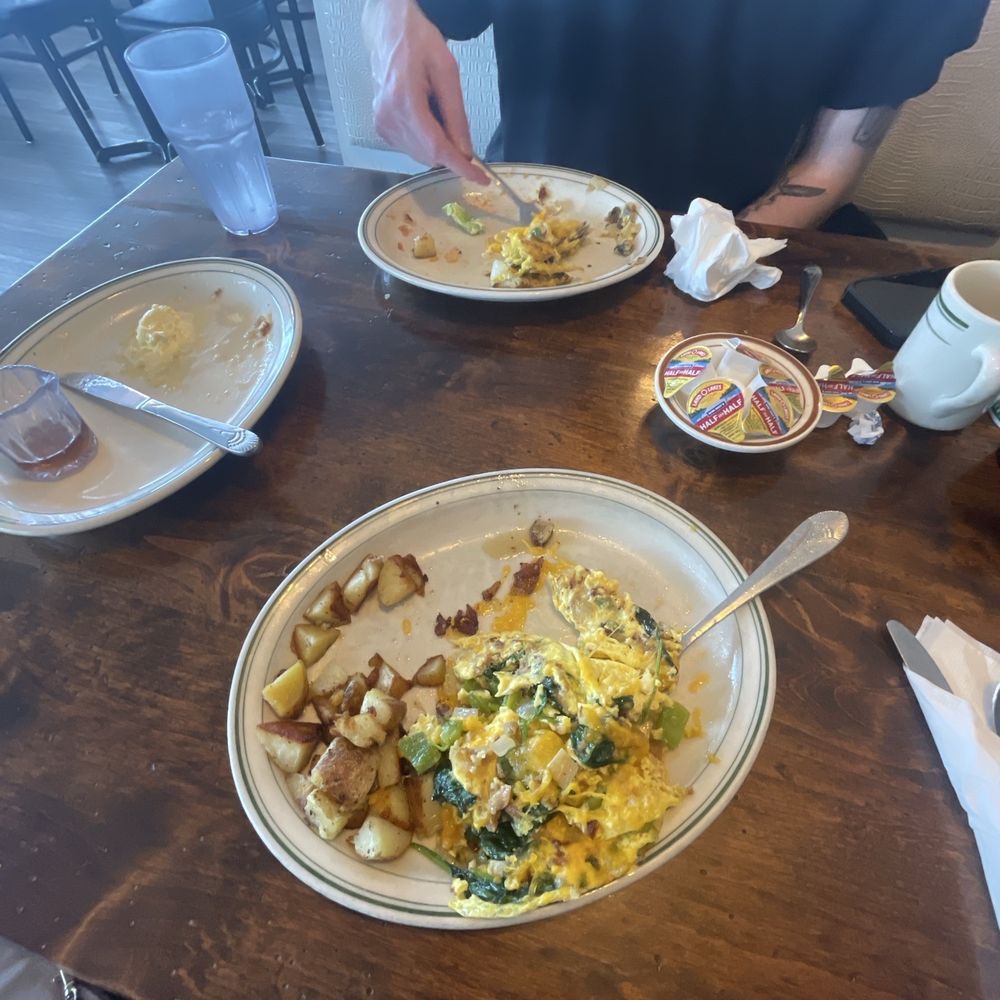Davidson's - Classic Buttermilk Pancakes were gone quick! So delicious - American Near Me - Tigard, Oregon