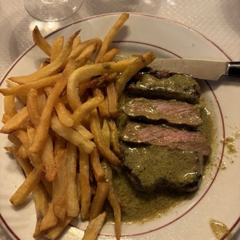 Le Relais de l'Entrecôte - Steak frites - Steakhouses Near Me - Paris, 75 Le Relais de l'Entrecôte - Steak frites - Steakhouses Near Me - Paris, 75