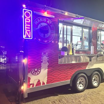 Makis ATX - a food truck at night - Food Trucks Near Me - Leander, Texas