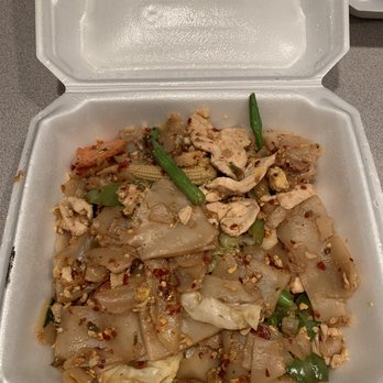 Thaitanium - Drunken noodles with chicken - Thai Near Me - Indianapolis, Indiana