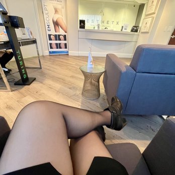 Aesthetx - The pristinely clean check-in / waiting area at Aesthetx. - Cosmetic Surgeons Near Me - Campbell, California