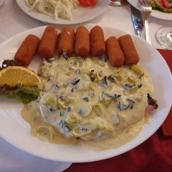 Restaurant Adria - Hähnchen in Oliven Peperoni Sahnesauce - German Near Me - Bremerhaven, HB