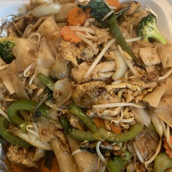 Thai Taste To Go - Drunken noodle entree with chicken as choice of meat - Thai Near Me - Bloomfield Hills, Michigan