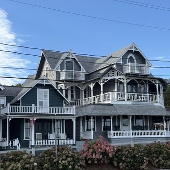 Attleboro House - Hotels Near Me - Oak Bluffs, Massachusetts