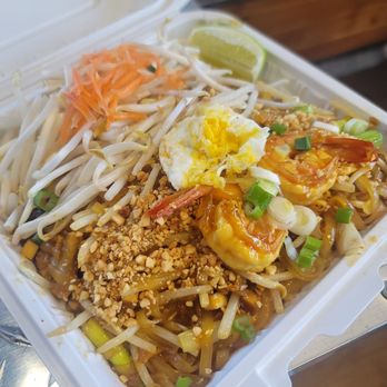 Bobby Thai - Chicken and shrimp pad thai - Thai Near Me - El Monte, California