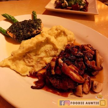 芝樂坊餐廳 - Steak Diane and Herb Crusted Salmon - American Near Me - Hong Kong, HK