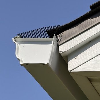 Galvan Seamless gutters - Look at the work how it's install the beef card that's causing all the leaves to get in the gutter I paid extra for this - Gutter Services Near Me