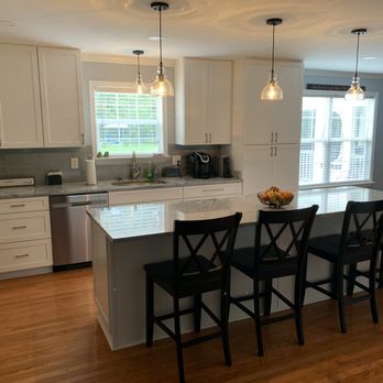 Cabinet EZ - Shaker cabinets with gray backsplash tiles and quartz countertops - Cabinetry Near Me Cabinet EZ - Shaker cabinets with gray backsplash tiles and quartz countertops - Cabinetry Near Me