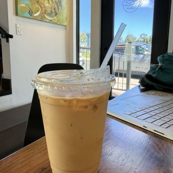 Elixir Espresso Bar - Iced Caffe Latte (16 oz) - Gelato Near Me - San Diego, California
