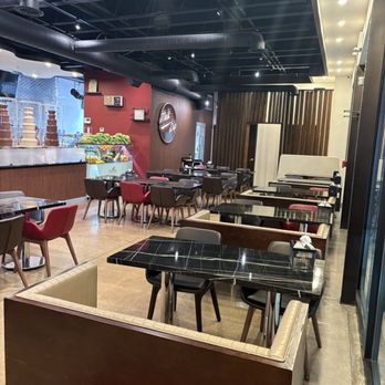 Melt N Dip - Inside - Desserts Near Me - Bridgeview, Illinois