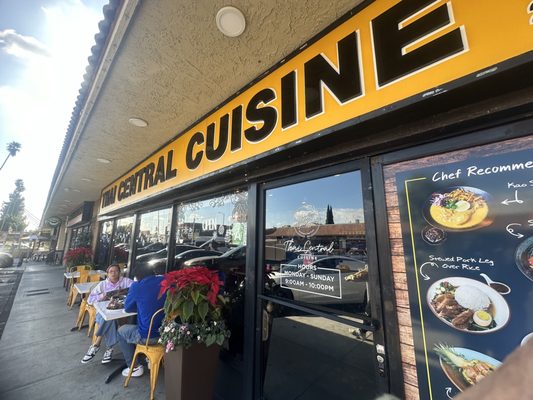 New Hollywood Plaza by null