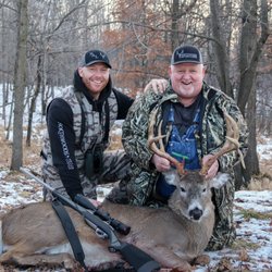Northwoods Antler Lodge - Top notch hunting guides!