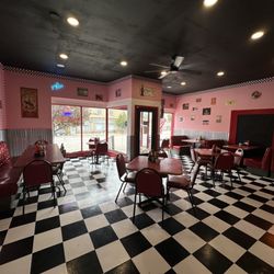 Bobbi's Classic Diner & Motel