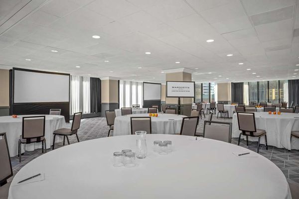 The Marquette Hotel, Curio Collection by Hilton by null
