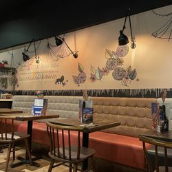 Zizzi - Wall art, chairs, tables