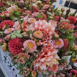 Anacortes Farmers Market - Gorgeous bouquets
