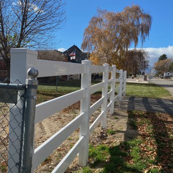 Best Vinyl - Fences & Gates Near Me