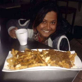 Café Hold'Em - a woman sitting at a table with a plate of food - Cafes Near Me - Montreal, Quebec