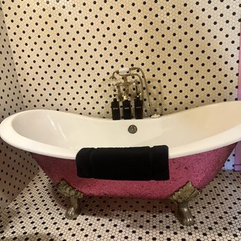 Hicksville Pines - The cutest sparkly bathtub known to man - Hotels Near Me - Idyllwild, California Hicksville Pines - The cutest sparkly bathtub known to man - Hotels Near Me - Idyllwild, California