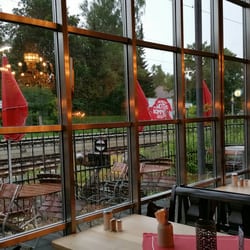 Isartaler Brauhaus - Blick von der Gaststube auf die Gleise