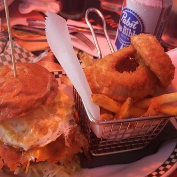 Barney's Beanery - The cali burger with a fried egg on top - Breakfast & Brunch Near Me - Santa Monica, California