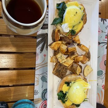 Chloez Cafe - Eggs florentine - Breakfast & Brunch Near Me - Fairfax Station, Virginia Chloez Cafe - Eggs florentine - Breakfast & Brunch Near Me - Fairfax Station, Virginia