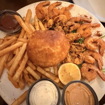 Daisy Dukes Express - Fried oyster and shrimp combo - Cajun/Creole Near Me - New Orleans, Louisiana Daisy Dukes Express - Fried oyster and shrimp combo - Cajun/Creole Near Me - New Orleans, Louisiana