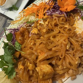 Thai Family Sisters Restaurant - Pad Thai tofu - Thai Near Me - Upland, California Thai Family Sisters Restaurant - Pad Thai tofu - Thai Near Me - Upland, California