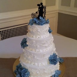 Our beautiful wedding cake from Veriella's
