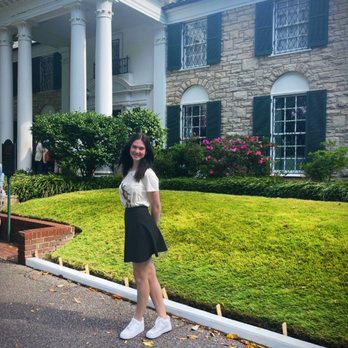 Graceland - Front entrance to the Graceland mansion! - Museums Near Me - Memphis, Tennessee