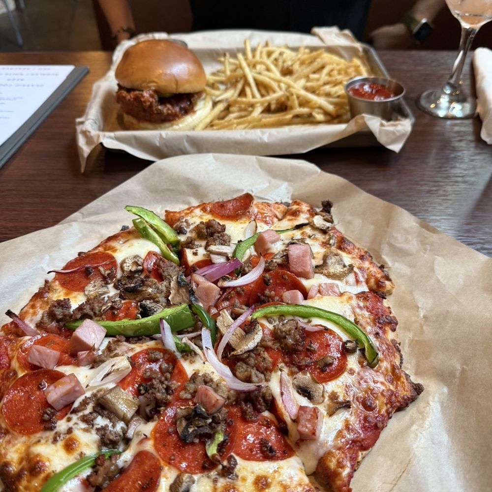 Venice Kitchen - Spicy Chicken Sandwich & pizza - Pizza Near Me - Memphis, Tennessee Venice Kitchen - Spicy Chicken Sandwich & pizza - Pizza Near Me - Memphis, Tennessee