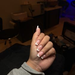 Beau Den Spa & Nails - French tip (Gel X)