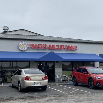 Twisted Biscuit Diner - cars parked in front of the restaurant - American Near Me - Tavares, Florida
