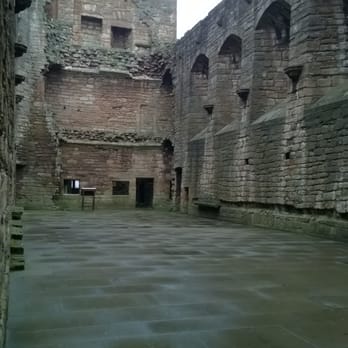 Linlithgow Palace - Landmarks & Historical Buildings Near Me - Linlithgow, WLN