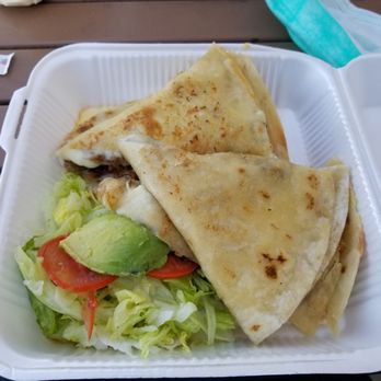 Maximo's Taquería - Carnitas quesadilla with avocado salad on the side - Tacos Near Me - Porterville, California Maximo's Taquería - Carnitas quesadilla with avocado salad on the side - Tacos Near Me - Porterville, California