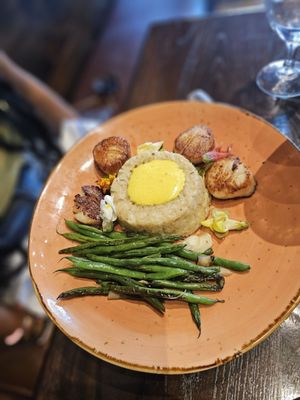 B2 Bistro + Bar by null