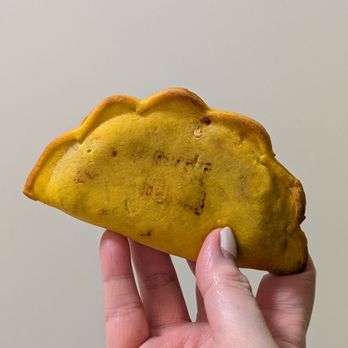 Las Muns - Cheeseburger empanada - Spanish Near Me - Toronto, Ontario Las Muns - Cheeseburger empanada - Spanish Near Me - Toronto, Ontario