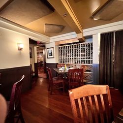 Alta Restaurant & Wine Bar - Interior dining area