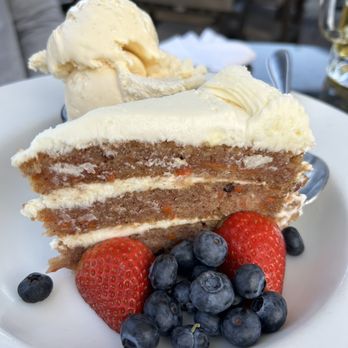 Flat Top Bar and Grill - Carrot cake with fresh berries & vanilla ice cream - Pubs Near Me - Riverside, California Flat Top Bar and Grill - Carrot cake with fresh berries & vanilla ice cream - Pubs Near Me - Riverside, California
