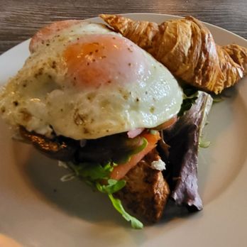 Cos&Pi - Smoked salmon croissant - Breakfast & Brunch Near Me - South Pasadena, California