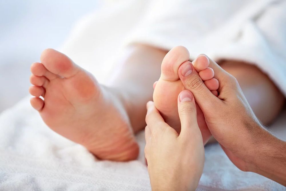 Relax Your Sole Logo