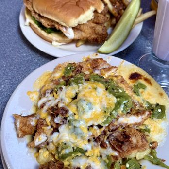 66 Diner - Green Chile Bacon Mac 'n' Cheese  Crispy Chicken Sandwich Fiesta Fries - Diners Near Me - Albuquerque, New Mexico